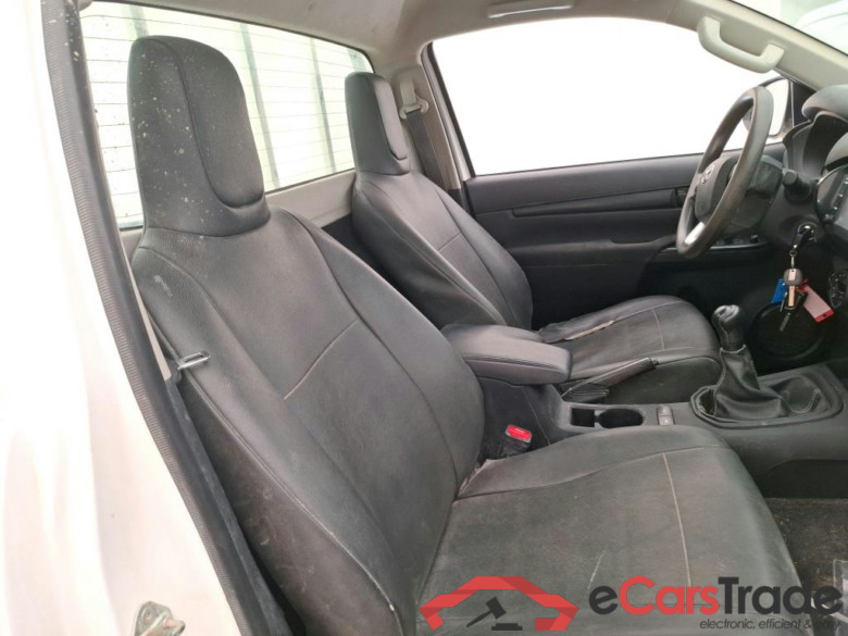 TOYOTA Hilux SC / 2020 / 2P / Pick-up 2.4 D-4D SIMPLE CAB LeCap 4WD #6