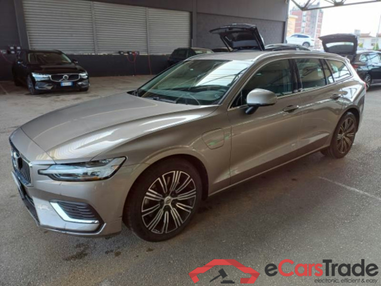 VOLVO V60 / 2019 / 5P / STATION WAGON T6 PLUG-IN AWD AUTOM.INSCR.EXPR. #1