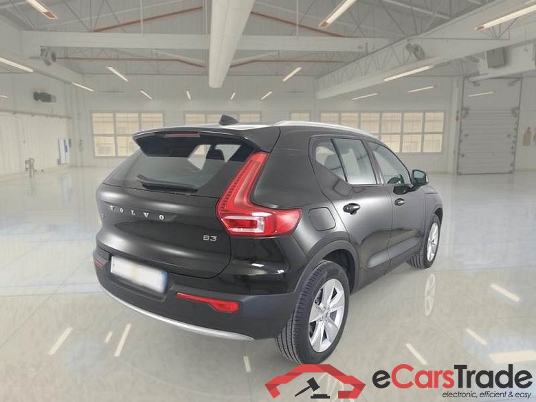 VOLVO XC40 / 2021 / 5P / SUV B3 AUTOMATICO CORE #2