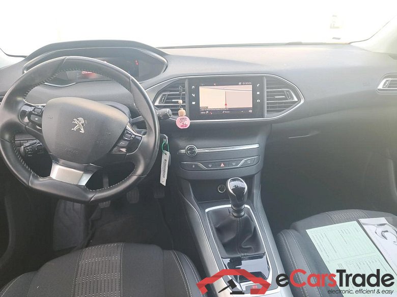 PEUGEOT 308 / 2017 / 5P / berlina con portón 5p Allure PureTech 130 S&S #3
