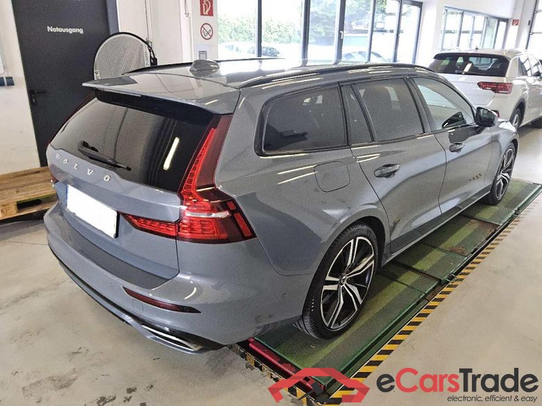 Volvo V60 Kombi (2018->) DE - Kb5 B5 (Benzin) AWD EU6d, Plus Dark Mild-Hybrid, 2021 - 2022 #3