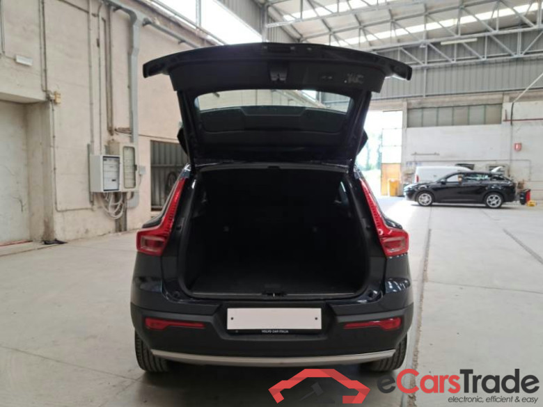 VOLVO XC40 / 2017 / 5P / SUV T4 PLUG-IN HYBRID AUTO RECHARGE INSCR. #5