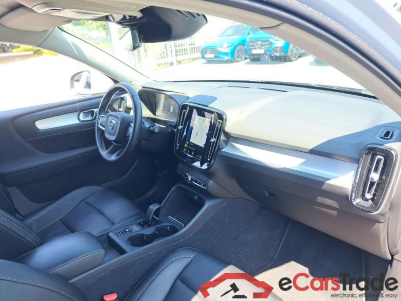 VOLVO - VOL XC40 T4 Recharge 211PK Geartronic Inscription Expression With Arianne Leather & Winter Pack & Park Assist & Semi Auto Foldable Towing Hook  * HYBRID * #3