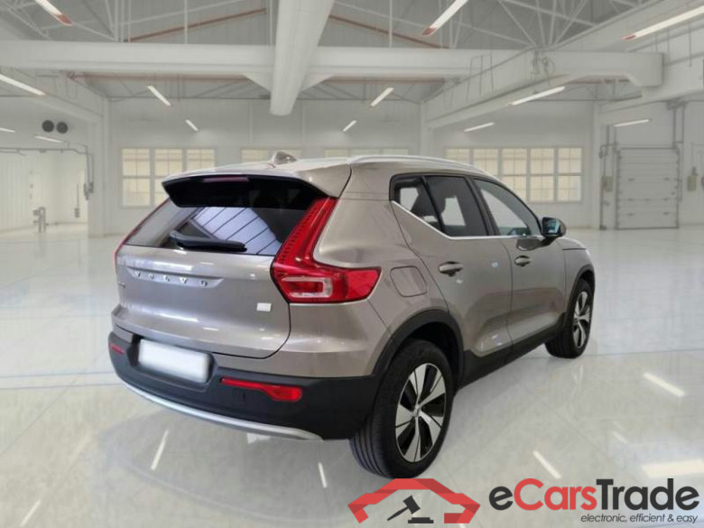 VOLVO XC40 / 2017 / 5P / SUV T4 PLUG-IN HYBRID AUTO RECH INSCRIP EXPR #2