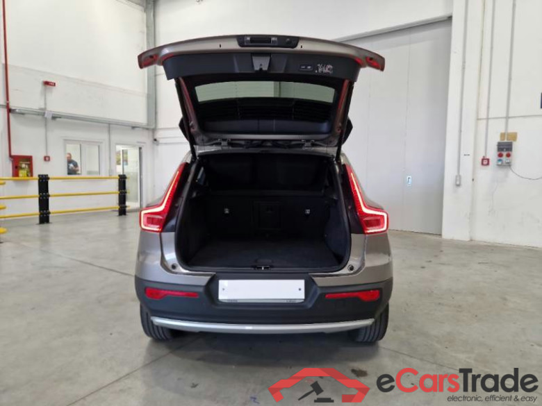 VOLVO XC40 / 2017 / 5P / SUV T4 PLUG-IN HYBRID AUTO RECH INSCRIP EXPR #5