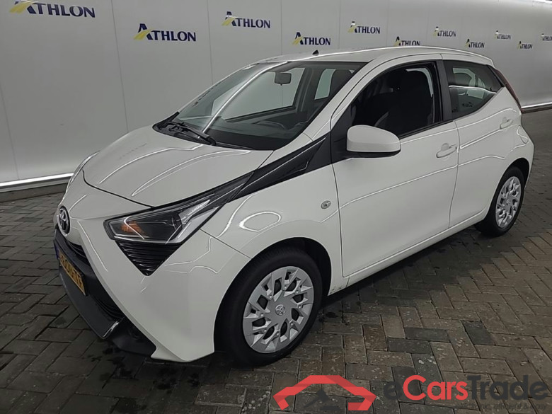 TOYOTA Aygo 1.0 VVT-i x-play 5D 53kW #1