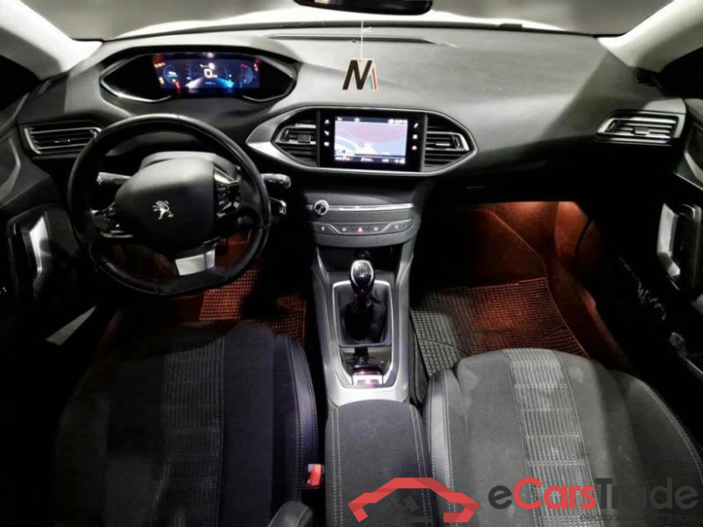 PEUGEOT 308 / 2017 / 5P / BERLINA ALLURE BLUEHDI 130 SeS #3