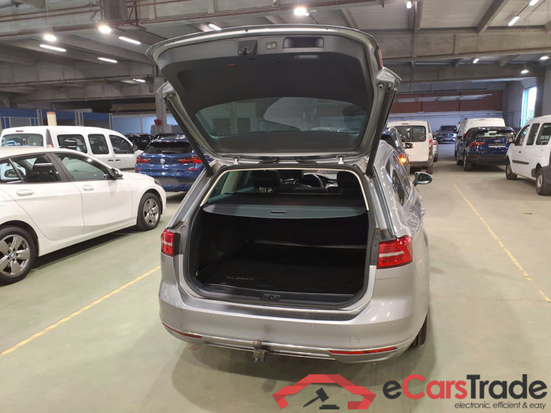 VOLKSWAGEN PASSAT VARIANT DIESEL - 2015 2.0 TDi SCR Highline Business DSG(EU6.2) STOCK #3