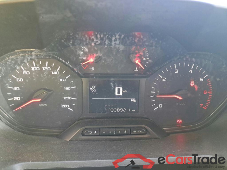 PEUGEOT - PEU PARTNER BHDi 102PK Light L1                ***                TOTAL LOSS               ***              Light Premium With Conenct Nav & Towing Hook #5
