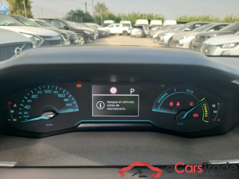 PEUGEOT 208 / 2023 / 5P / berlina con portón Style HYBRID 110 eDCS6(SP) #4