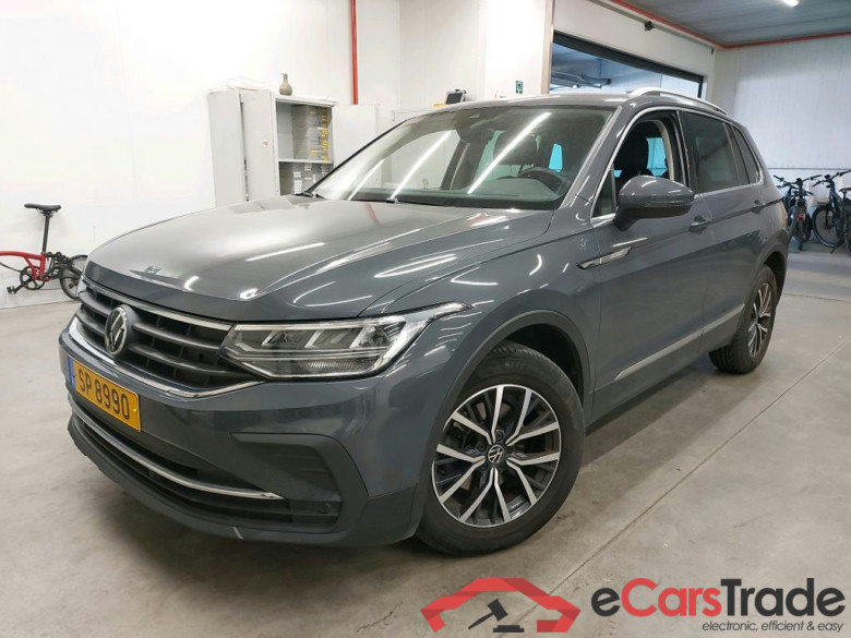 VOLKSWAGEN - VW  TIGUAN TSI 130PK Life With Nav Discover Media & Travel Pack & Rear Camera * PETROL * #1
