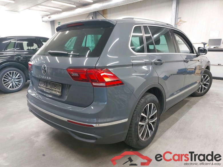 VOLKSWAGEN - VW  TIGUAN TSI 130PK Life With Nav Discover Media & Travel Pack & Rear Camera * PETROL * #2
