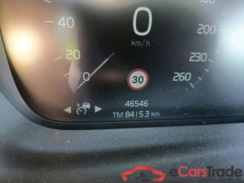 VOLVO XC40 / 2017 / 5P / todoterreno 1.5 T5 Twin Recharge R-Design Auto #5