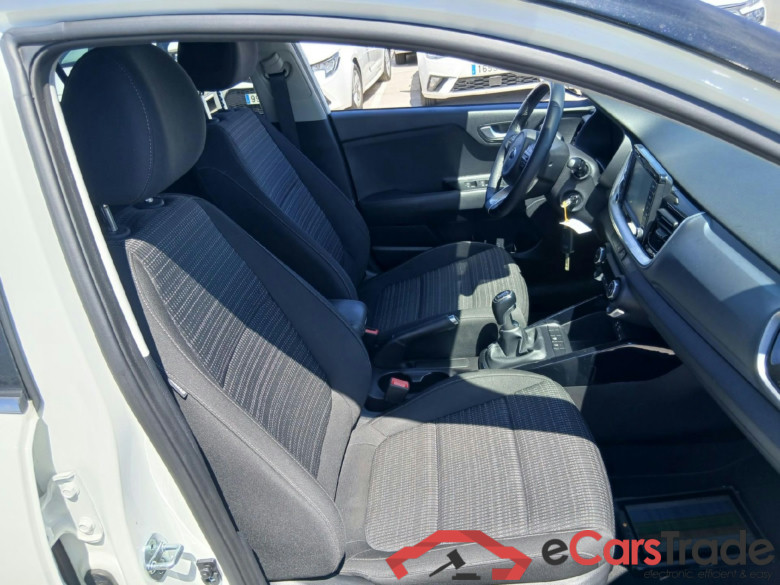 KIA Stonic / 2017 / 5P / todoterreno 1.0 T-GDi 74kW (100CV) Drive #6