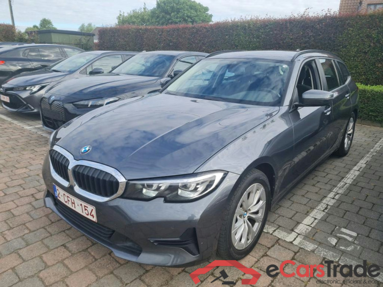 BMW - BMW 3 TOURING 318iA 156PK Business Edition With Climatic & Navigation & Cruise Cottrol & Park Sensors Front & Rear  * PETROL *