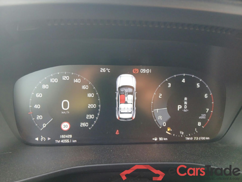 VOLVO XC40 / 2017 / 5P / todoterreno 1.5 T2 Momentum Core Auto #4