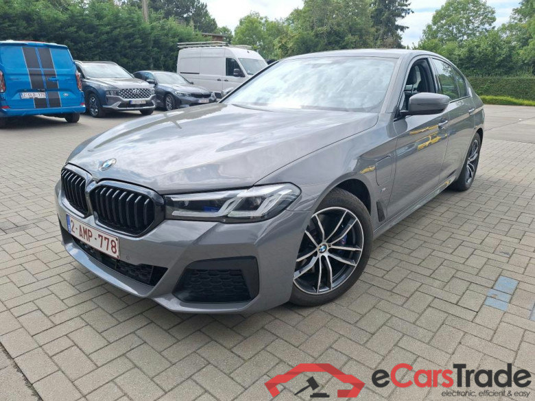 BMW - BMW 5 BERLINE 530e 292PK M Sport With Dakota Heated Front & Rear & Adaptive Suspension & Safety & Innovation & Driving Assistant Pro & Harman Kardon & Trailer Towing Hook * HYBRID *