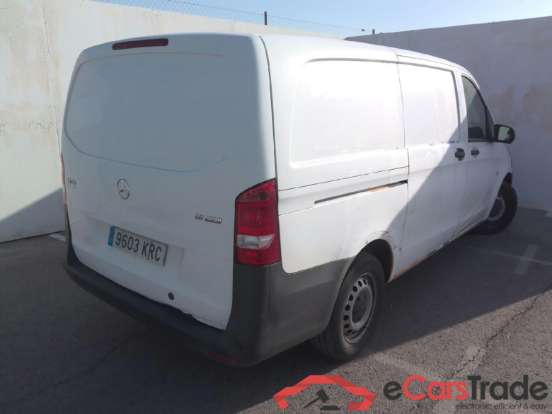 MERCEDES-BENZ Vito / 2014 / 4P / furgón 111 CDI Larga #2