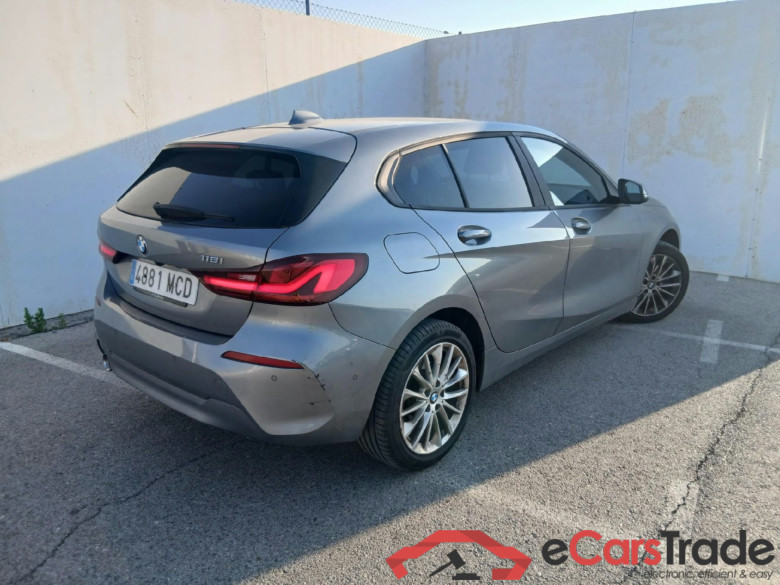 BMW Serie 1 / 2019 / 5P / berlina con portón 118i Corporate Auto. (AC2) #2