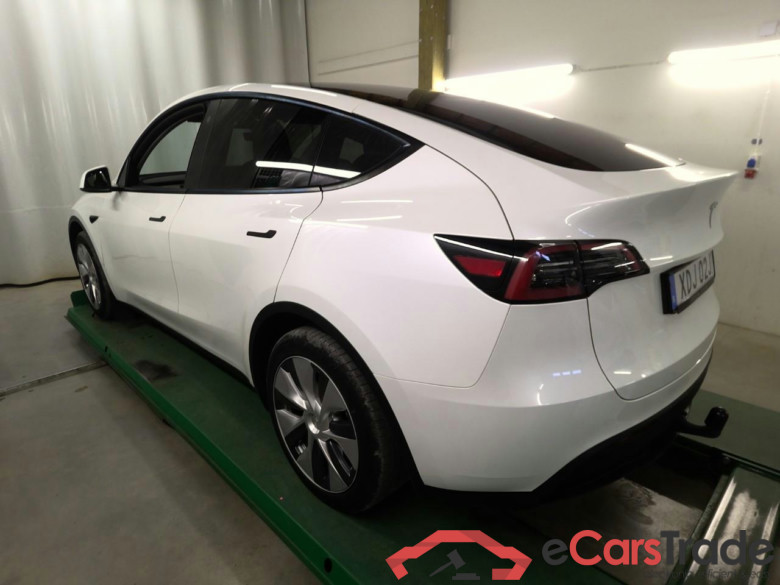 Tesla Model Y Long-Range AWD #4