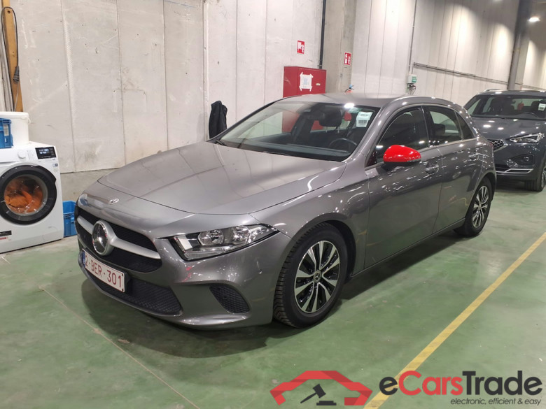 MERCEDES-BENZ A-CLASS 1.3 A 180 ESSENTIAL LINE DCT