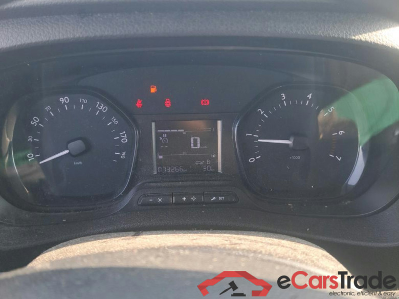 PEUGEOT Expert / 2016 / 4P / furgón Furgón BlueHDi 120 S&S 6v Standard #4