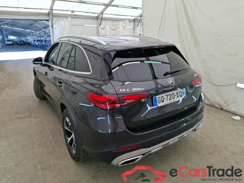 MERCEDES-BENZ GLC / 2022 / 5P / SUV GLC 300 e Business Line 4MATIC #3
