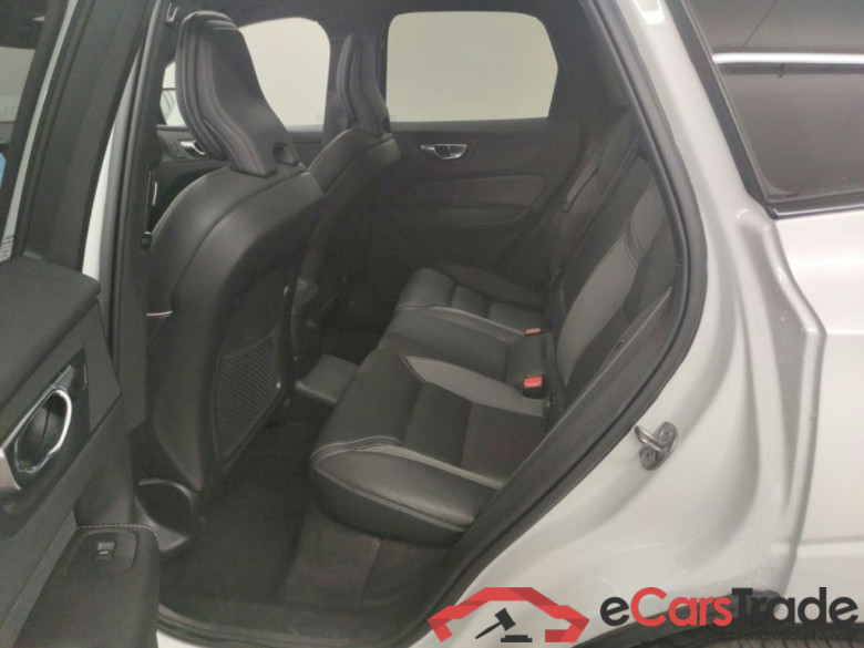 Volvo XC60 T6 Recharge 4x4 Geartronic R-Design 5d #3