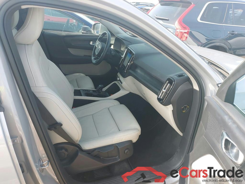 VOLVO XC40 / 2021 / 5P / todoterreno 1.5 T4 Twin Recharge Core Auto #6