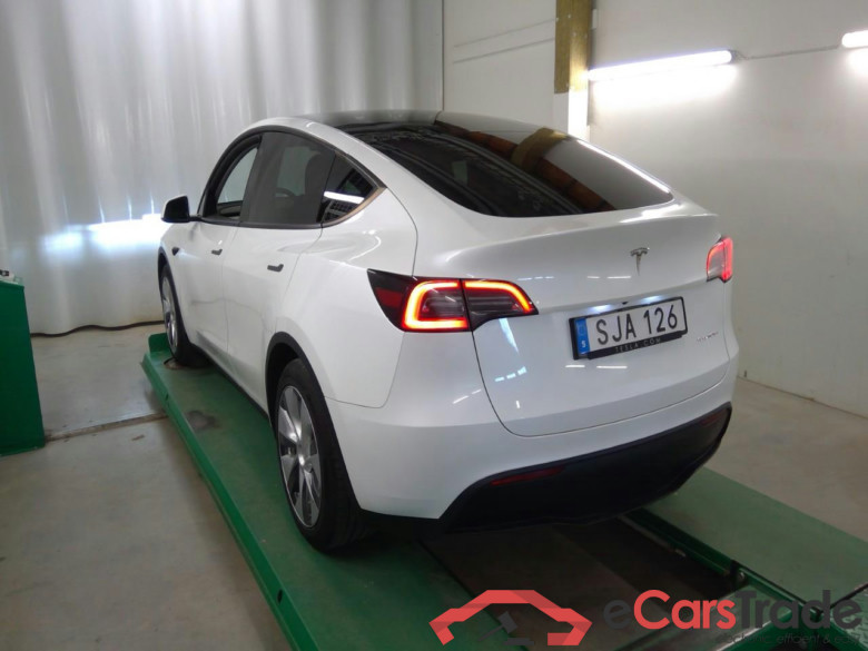 Tesla Model Y Long-Range AWD #4