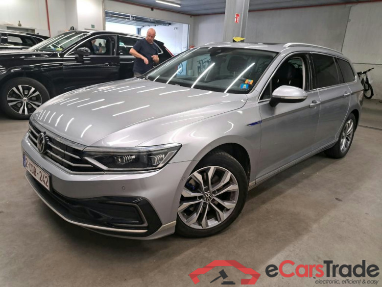 VOLKSWAGEN - VW  PASSAT VARIANT TSI GTE 218PK DSG6 Business With Nappa Leather & Matrix LED & Nav Discover Media & Design & Comfort & Pano Roof & Area View  * HYBRID * #1