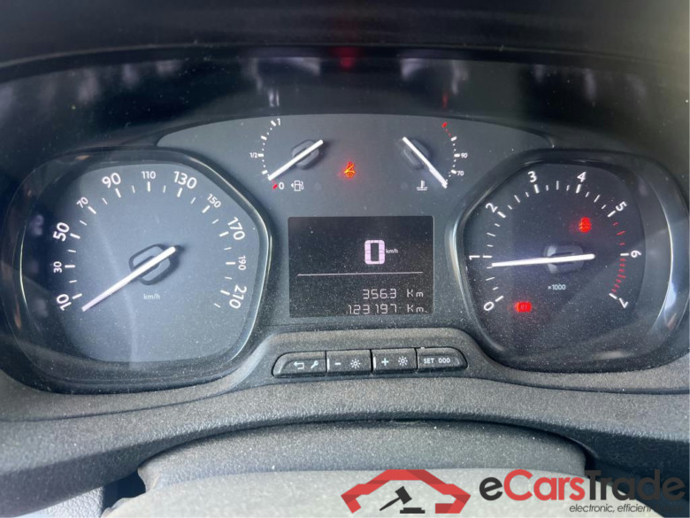 PEUGEOT Expert / 2016 / 4P / furgón Furgón Premium 2.0 BlueHDi 120 Standard #5