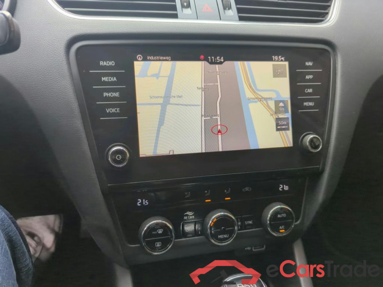 SKODA Octavia Combi 110 kW #3