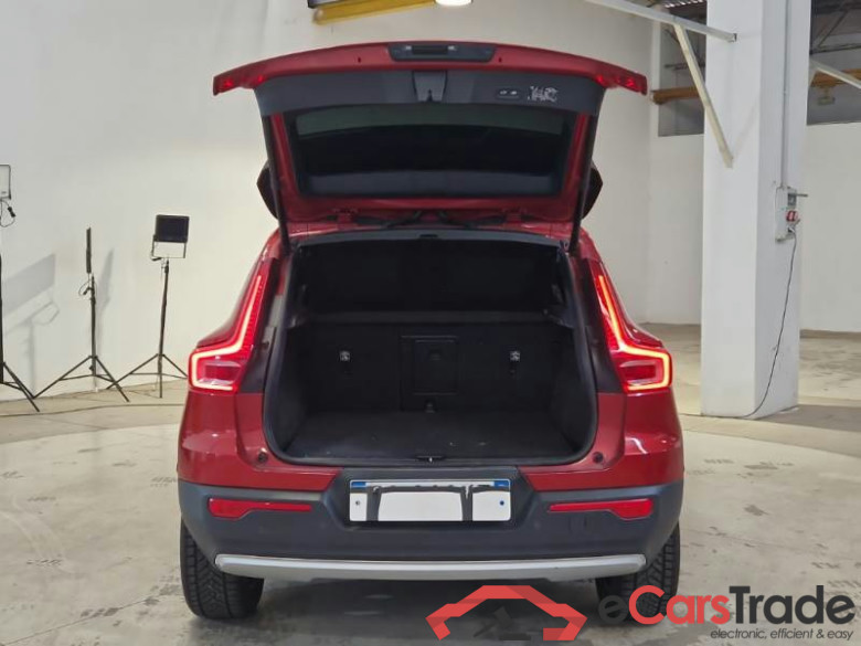VOLVO XC40 / 2017 / 5P / SUV T4 PLUG-IN HYBRID AUTO RECH INSCRIP EXPR #5