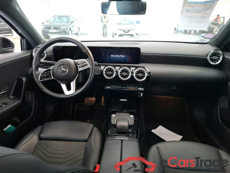 MERCEDES-BENZ Classe A Compact / 2018 / 5P / Berline A 250 e Business Line 8G-DCT #6