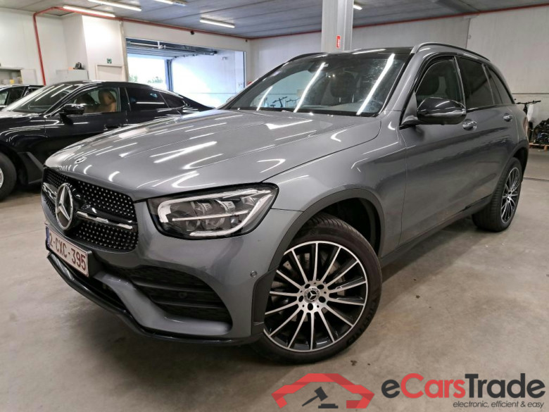 MERCEDES - MER GLC 300 de 4MATIC 306PK DCT AMG Line & Night Pack & Premium Plus With Heated Seats & Keyless & Parking 360 Camera & 20 Inch Alloy * HYBRID *