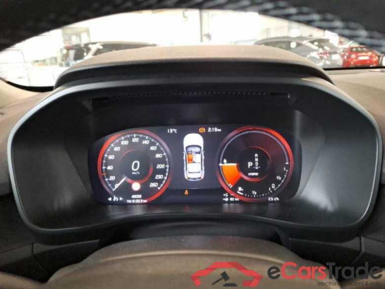 VOLVO XC40 / 2021 / 5P / SUV T4 Recharge Plug-in auto Essential #4