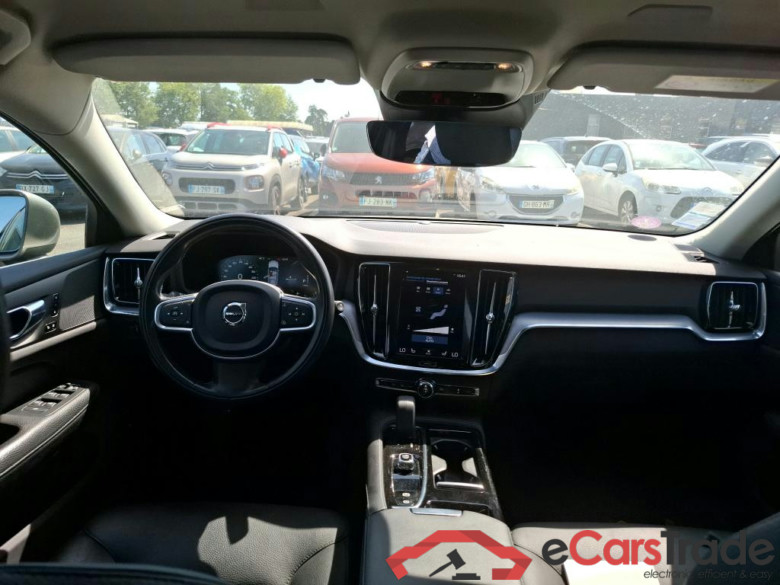 VOLVO V60 / 2018 / 5P / Break Recharge T6 340 GT 8 Business Executive #5