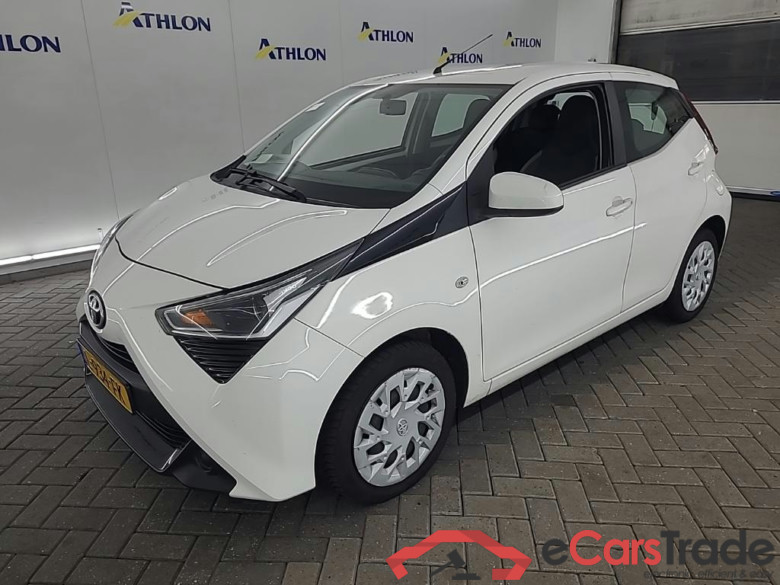 TOYOTA Aygo 1.0 VVT-i x-play 5D 53kW #1
