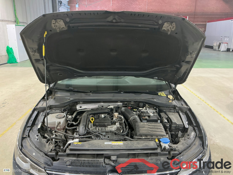 VOLKSWAGEN GOLF VIII 1.0 E-TSI 81KW LIFE DSG #6