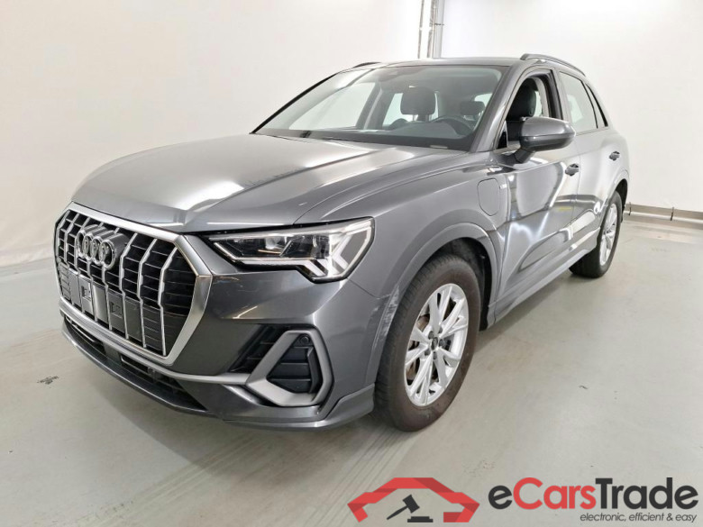 AUDI Q3 1.4 45 TFSI E S TRONIC S LINE