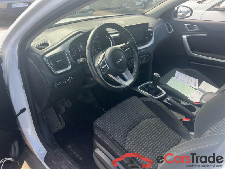 KIA XCeed / 2019 / 5P / todoterreno 1.5 MHEV iMT Drive 118kW (160CV) #3