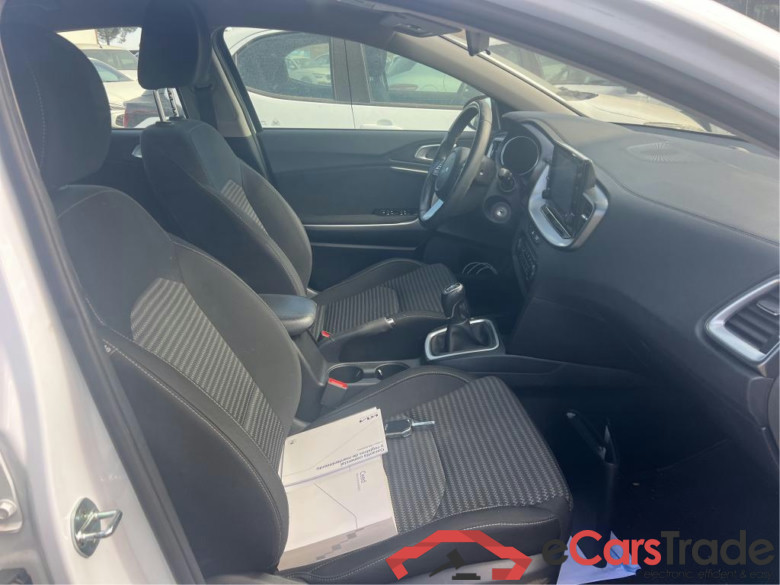 KIA XCeed / 2019 / 5P / todoterreno 1.5 MHEV iMT Drive 118kW (160CV) #6