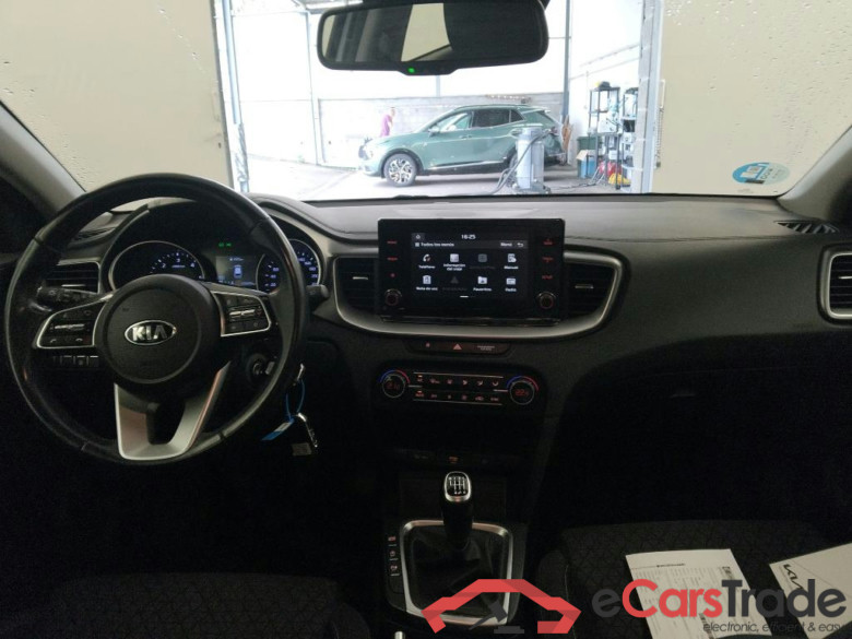 KIA Ceed / 2018 / 5P / berlina con portón 1.6 MHEV iMT 100kW (136CV) Drive #3