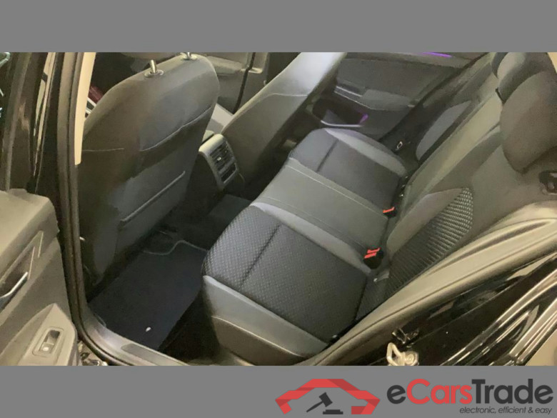 VOLKSWAGEN Golf VIII 1.0 eTSI Active OPF DSG #5