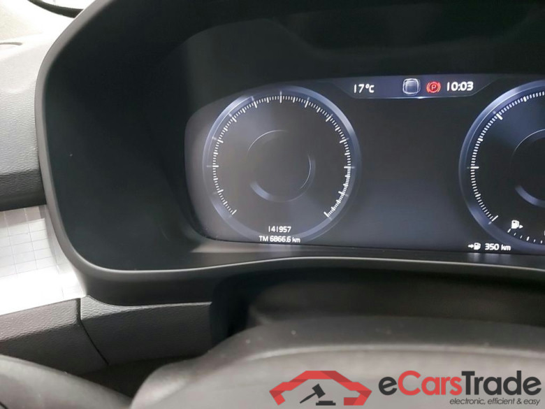 VOLVO - VOL XC40 D3 150PK Geartronic Momentum Pro With Arianne Leather & Versatility Pro & Luxury Seats & Intellisafe Pro & Winter & 360 Park Assist & Electric Sunroof & Semi Auto Foldable Trailer Hook #5