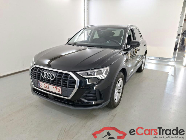 AUDI Q3 1.4 45 TFSI E S TRONIC