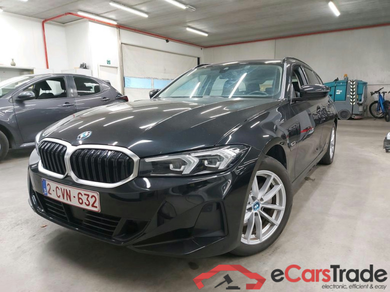 BMW - BMW 3 TOURING 320e 204PK With Vernasca Heated Electric Sport Seats & Active Cruise & Driving Assistant Pack & Parking Assistant Pack  * HYBRID *