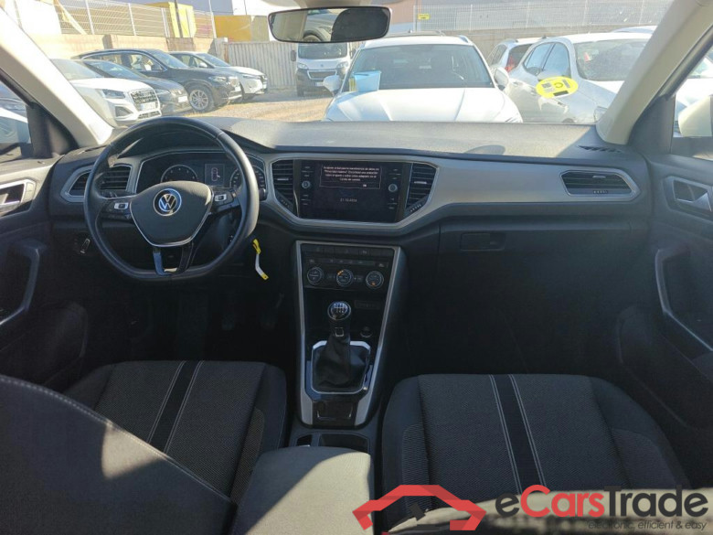 VOLKSWAGEN T-Roc / 2017 / 5P / todoterreno Advance 1.0 TSI 81kW (110CV) #3