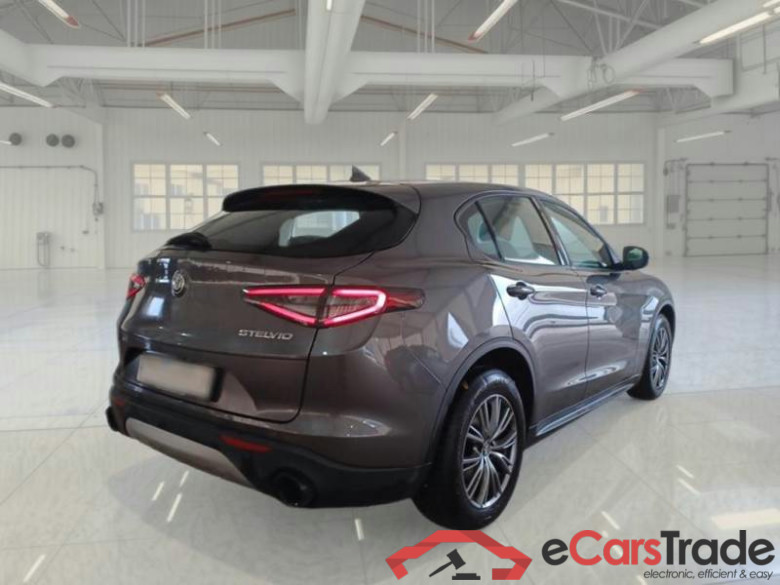 ALFA ROMEO STELVIO / 2017 / 5P / SUV 2.2 TD 160 CV SUPER AT8 RWD #2